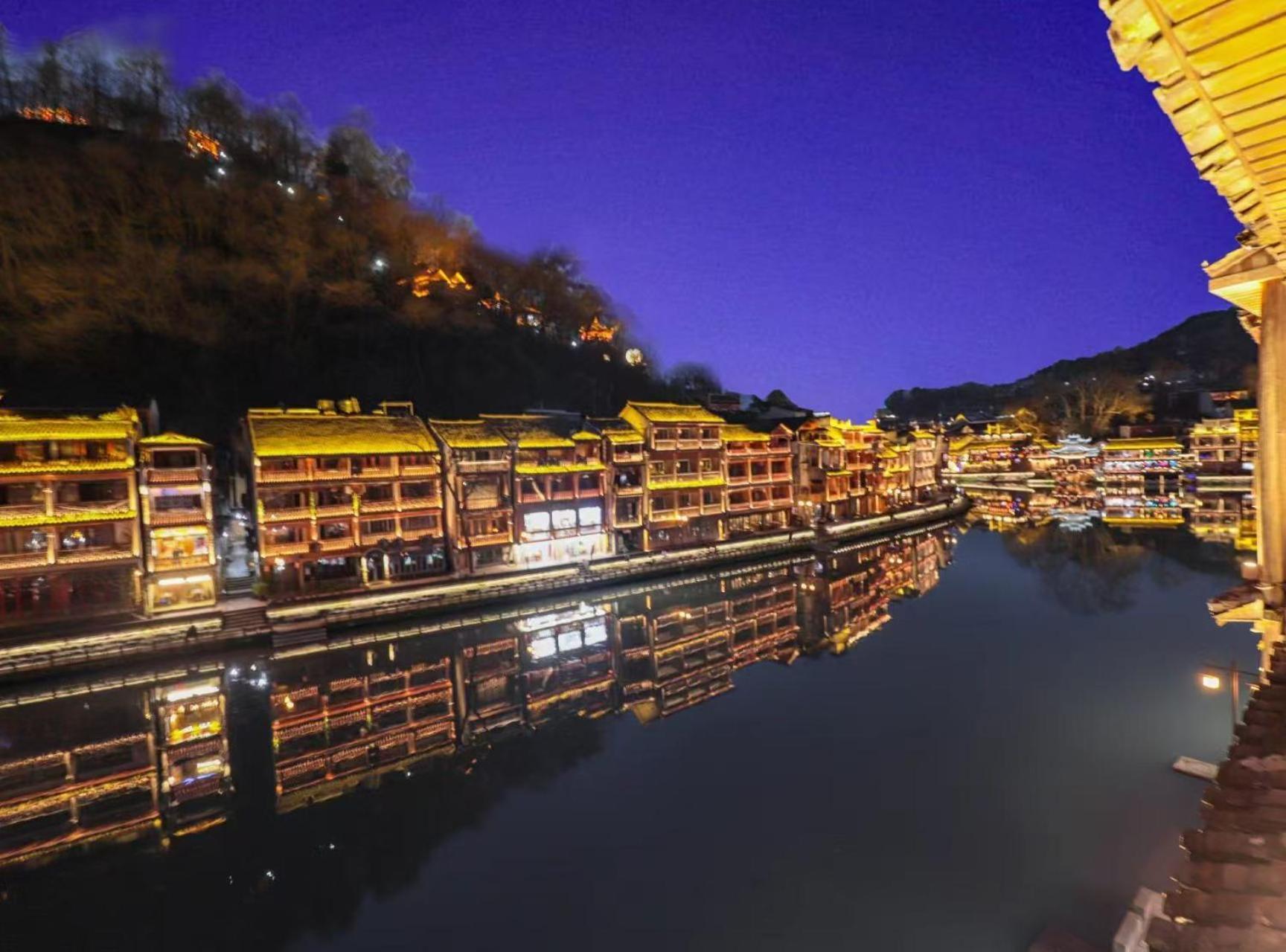 Fenghuang Ancient Town Lazy Cat Riverside Inn Exterior foto