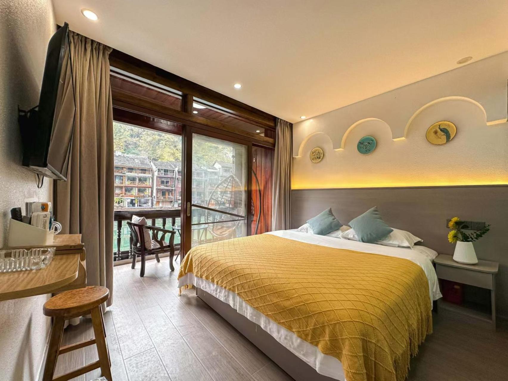 Fenghuang Ancient Town Lazy Cat Riverside Inn Exterior foto