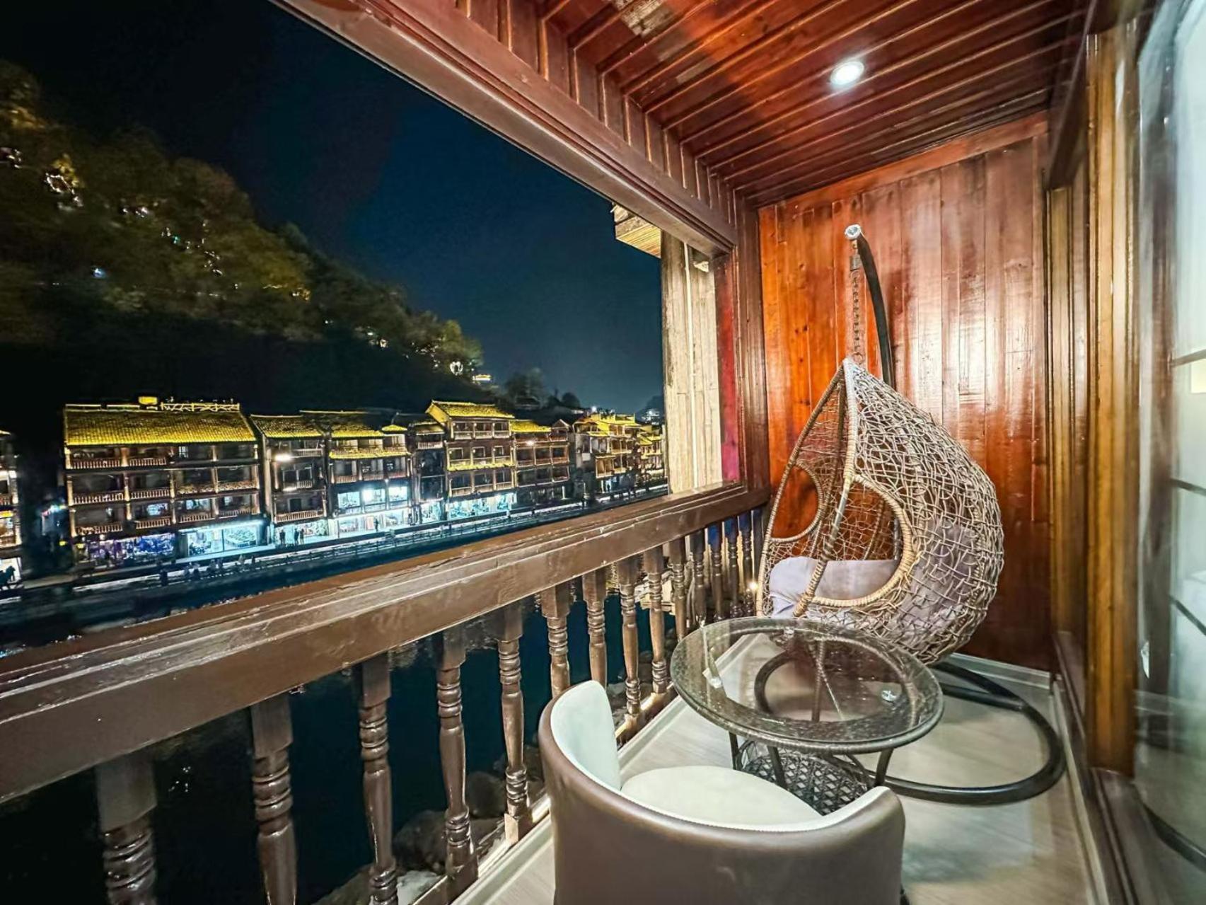 Fenghuang Ancient Town Lazy Cat Riverside Inn Exterior foto