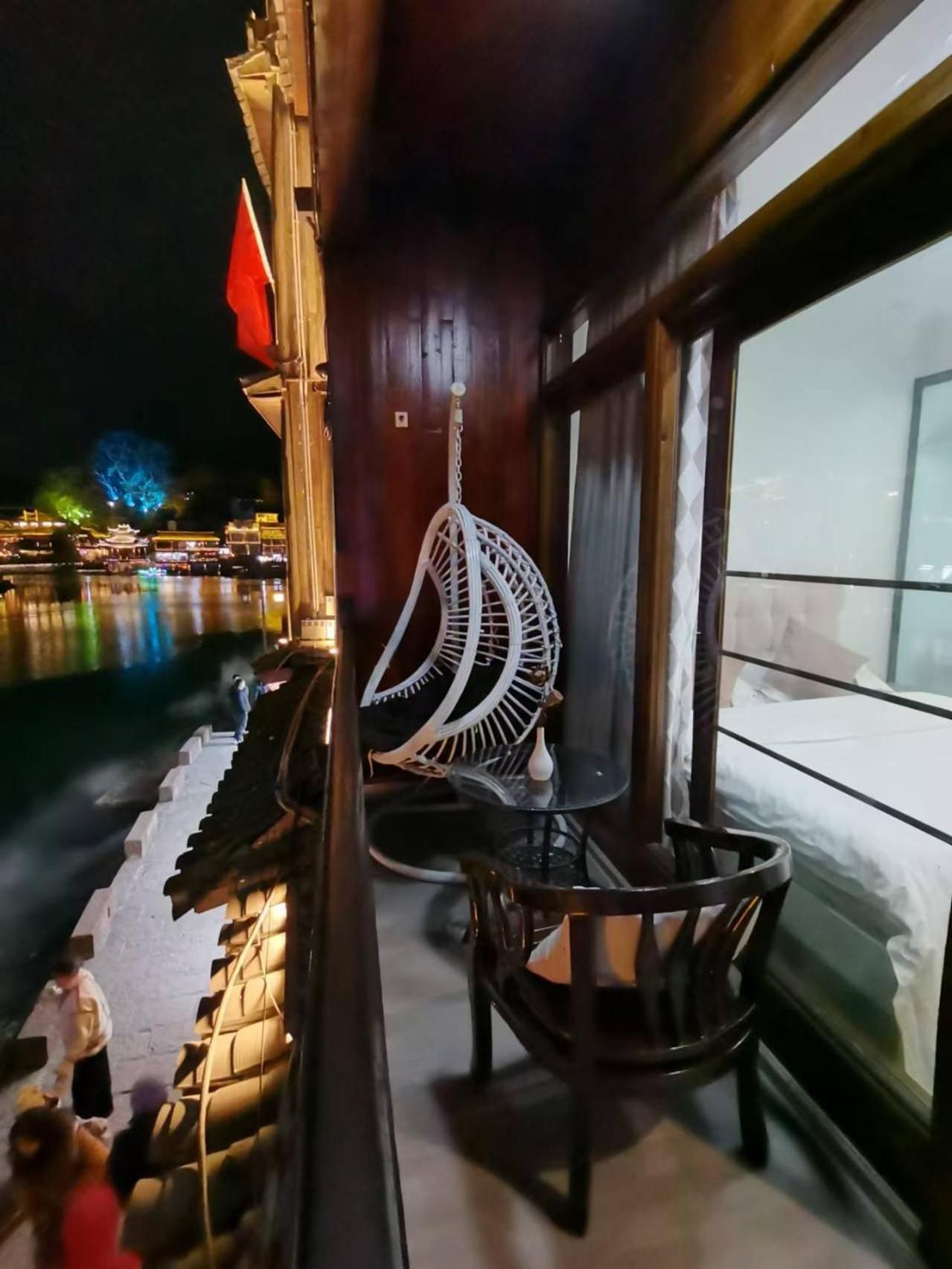 Fenghuang Ancient Town Lazy Cat Riverside Inn Exterior foto