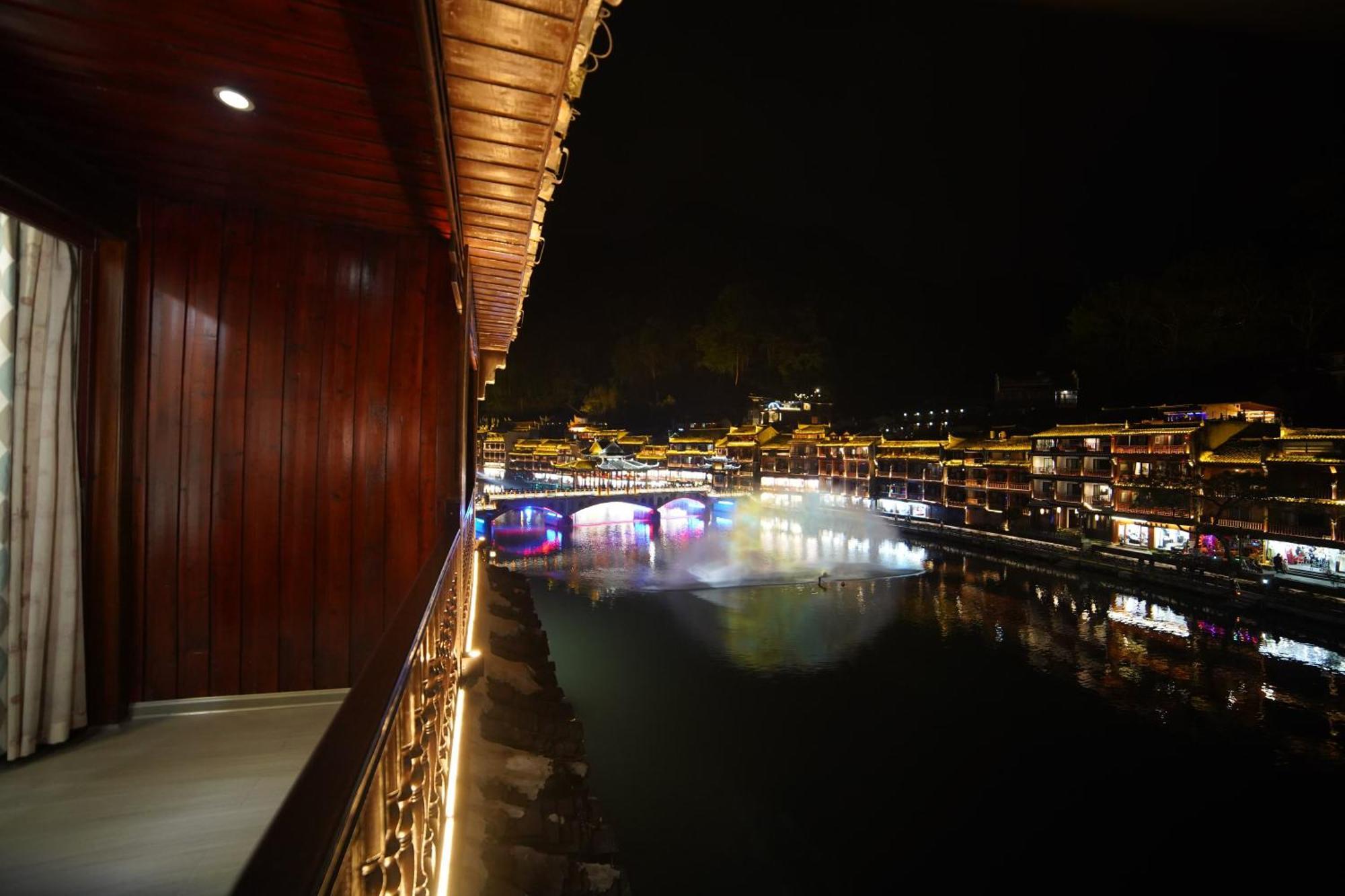 Fenghuang Ancient Town Lazy Cat Riverside Inn Exterior foto