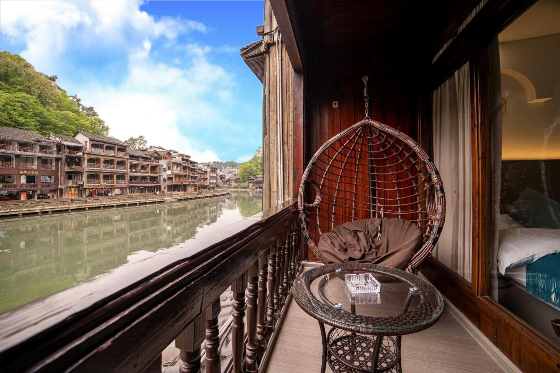 Fenghuang Ancient Town Lazy Cat Riverside Inn Exterior foto